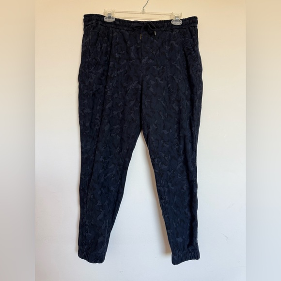 Athleta Farallon Jogger Blue Stratum Camo Sz 16 - Picture 2 of 6